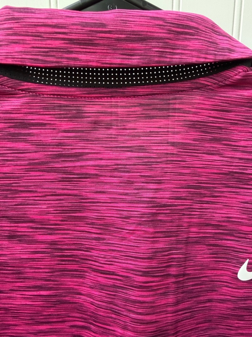 (108)Nike Men’s Magenta Heathered Polo - Picture 5 of 6